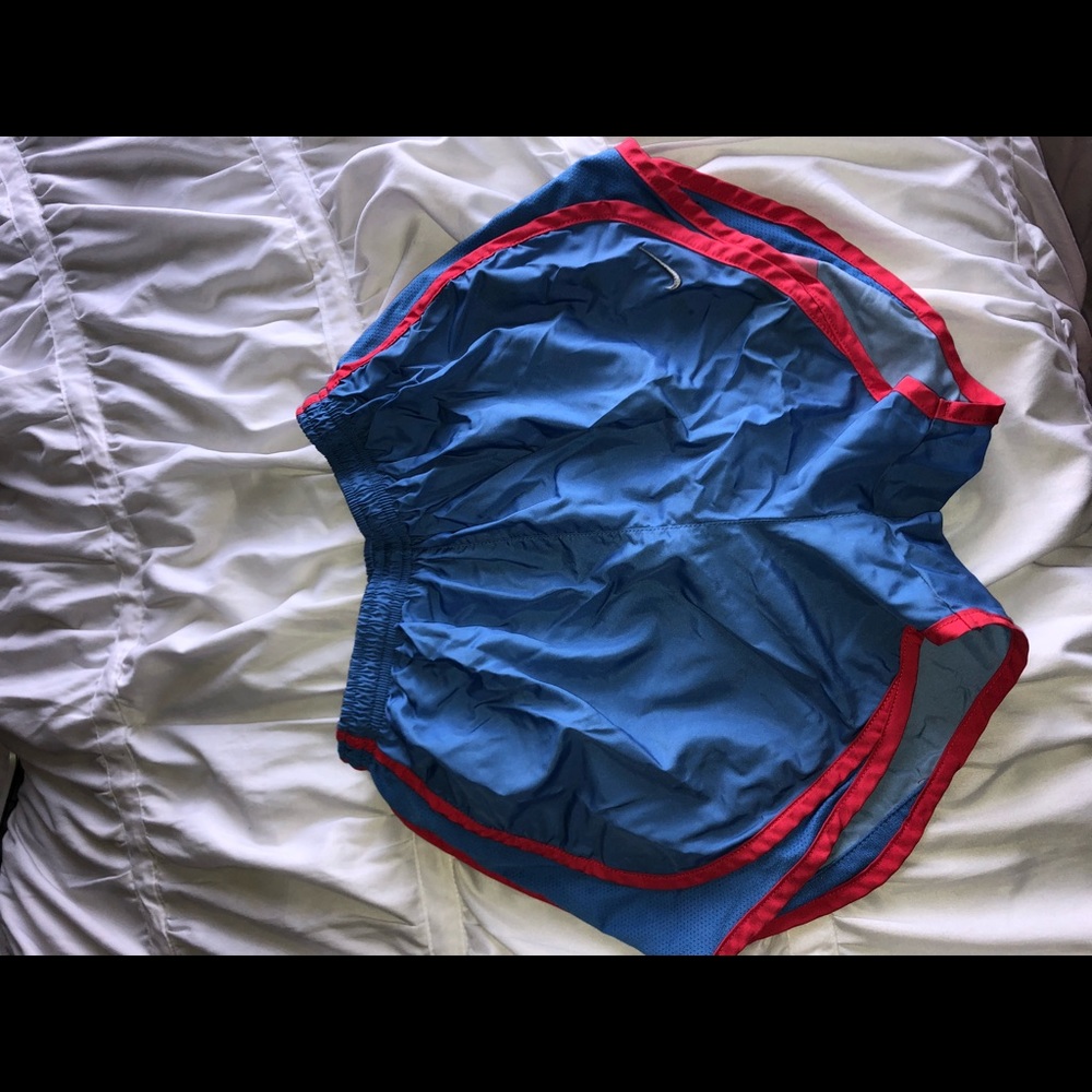 NIKE SHORTS